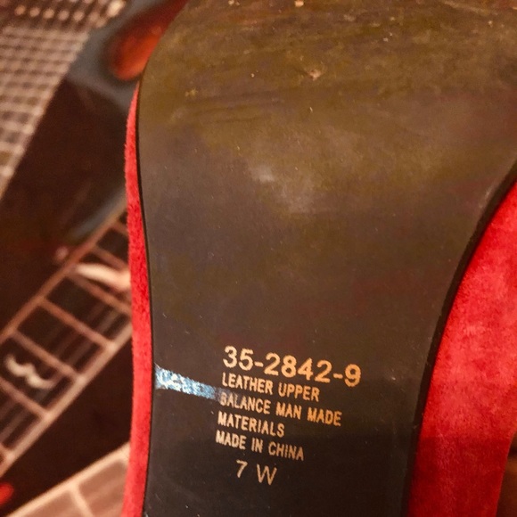 Fabulous Bijou Red Suede Bow Heels! - Picture 9 of 14